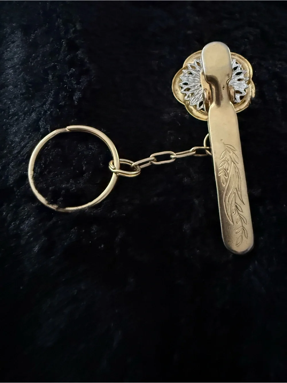 Vintage 1950s King’s Key Finder Cameo Purse Clip Gold Tone Handbag Accessory